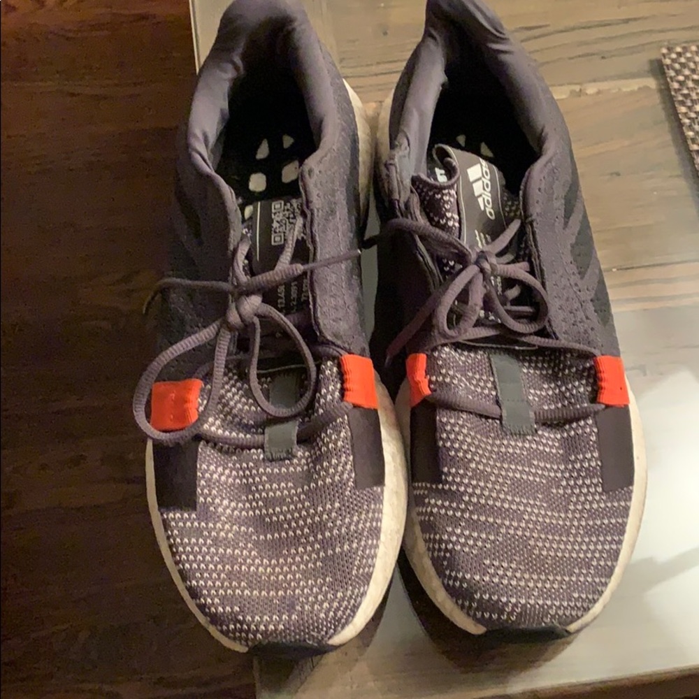 Awesome Adidas running sneaker 10